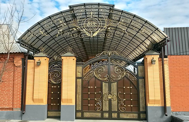 Купить или заказать ворота для дома с навесом - стильные и надежные решения для вашего участка в Альметьевске от 42549 руб | ВоротМастер-Льм